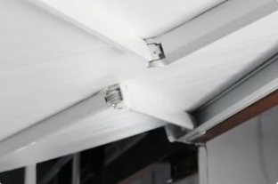 3 Маркиза автомобильная РИФ 4,0х2,5 м кассетная, привод механический, электромотор, корпус белый