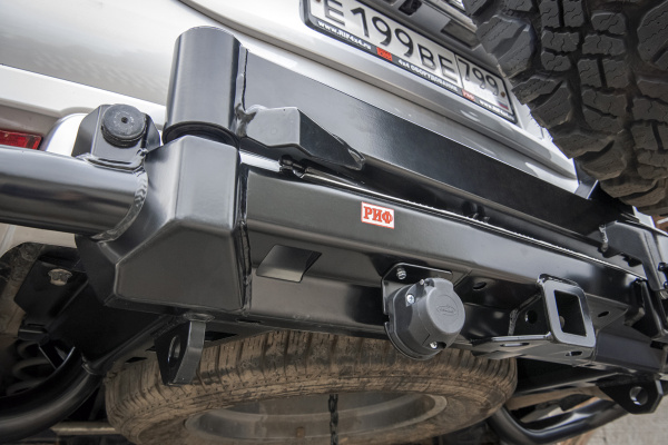 Бампер задний силовой/защита штатного бампера РИФ для Toyota Land Cruiser Prado 150 c квадратом под фаркоп, калиткой, подсветкой номера