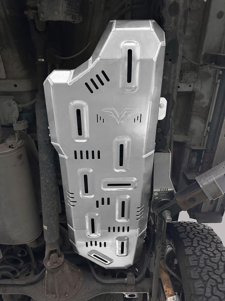 Защита Falcon топливного бака для Toyota Land Cruiser 150 4-го поколения (бензин, TX/VX), алюминий, 5 мм