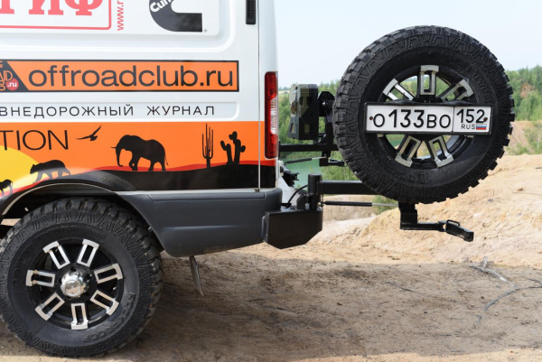 Бампер РИФ силовой задний для ГАЗ Соболь с квадратом под фаркоп, 2-мя калитками, фонарями, подсветкой номера стандарт