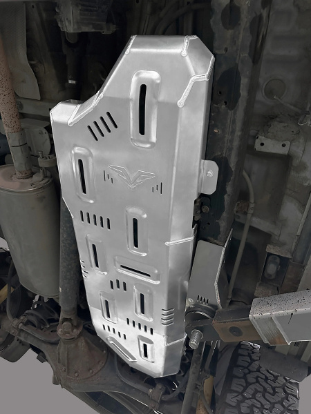 Защита Falcon топливного бака для Toyota Land Cruiser 150 4-го поколения (бензин, TX/VX), алюминий, 5 мм