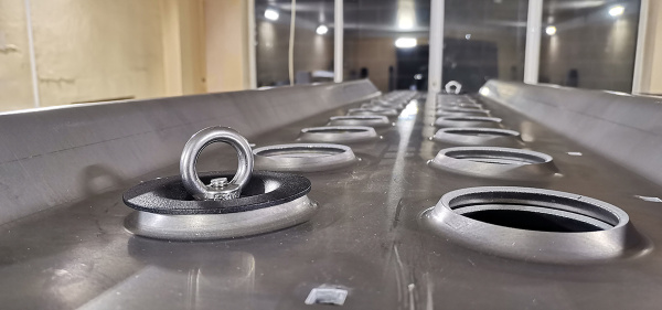 Кронштейны для крепления сэнд-траков к алюминиевому багажнику (платформе) РИФ