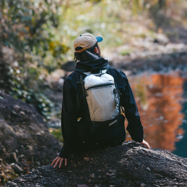 2 Рюкзак туристический Naturehike Hydrogen 15 л, белый