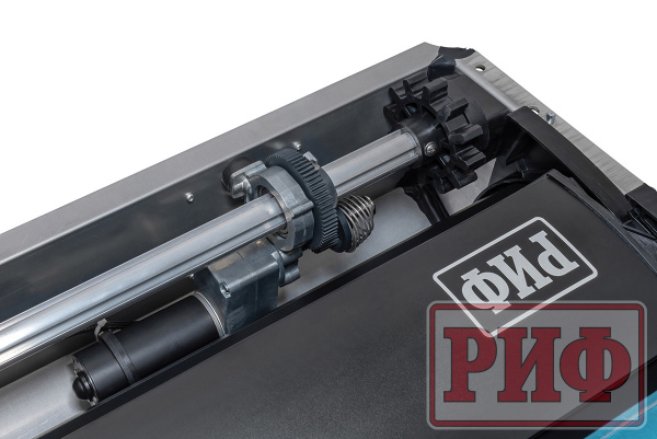 Крышка кузова РИФ для Sollers ST6 / JAC T6, роллета раздвижная с электроприводом 1538х1606 мм, алюминиевая, черная