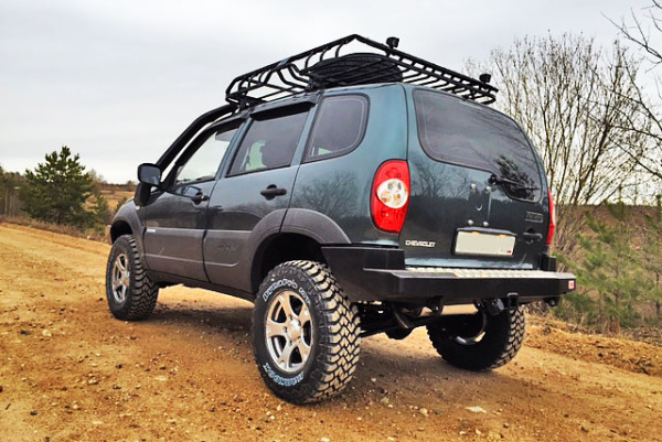 Бампер РИФ силовой задний Chevrolet Niva с квадратом под фаркоп