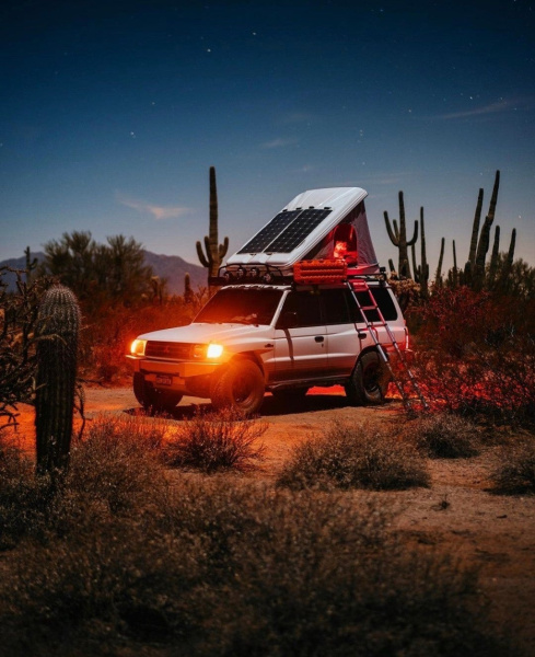 Палатка на крышу автомобиля РИФ Hard RT05-125W, корпус белый, тент светло-серый, 210х125х150