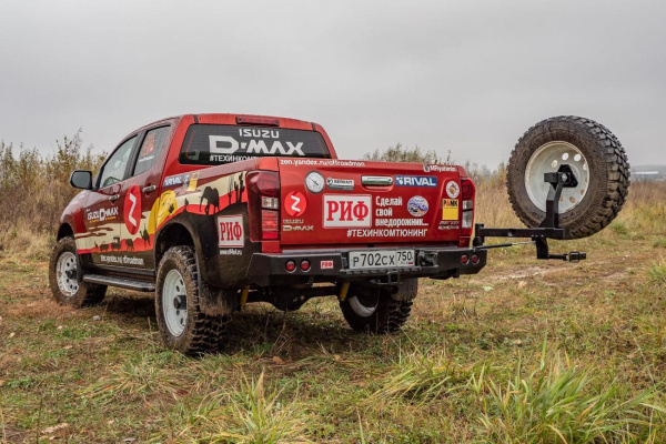 Бампер РИФ силовой задний Isuzu D-MAX (2012-2020) с квадратом под фаркоп, калиткой, фонарями, подсветкой номера стандарт
